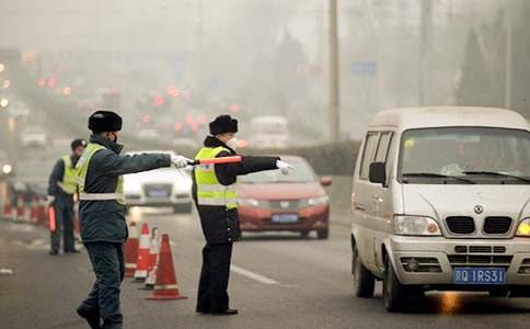 高速公路交警对驾驶员朋友们的诚恳忠告