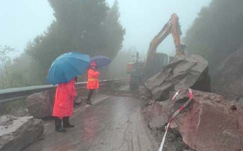 精伊霍铁路泥石流整治探讨