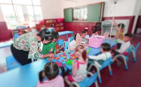 幼儿园大班数学教案:6的组成